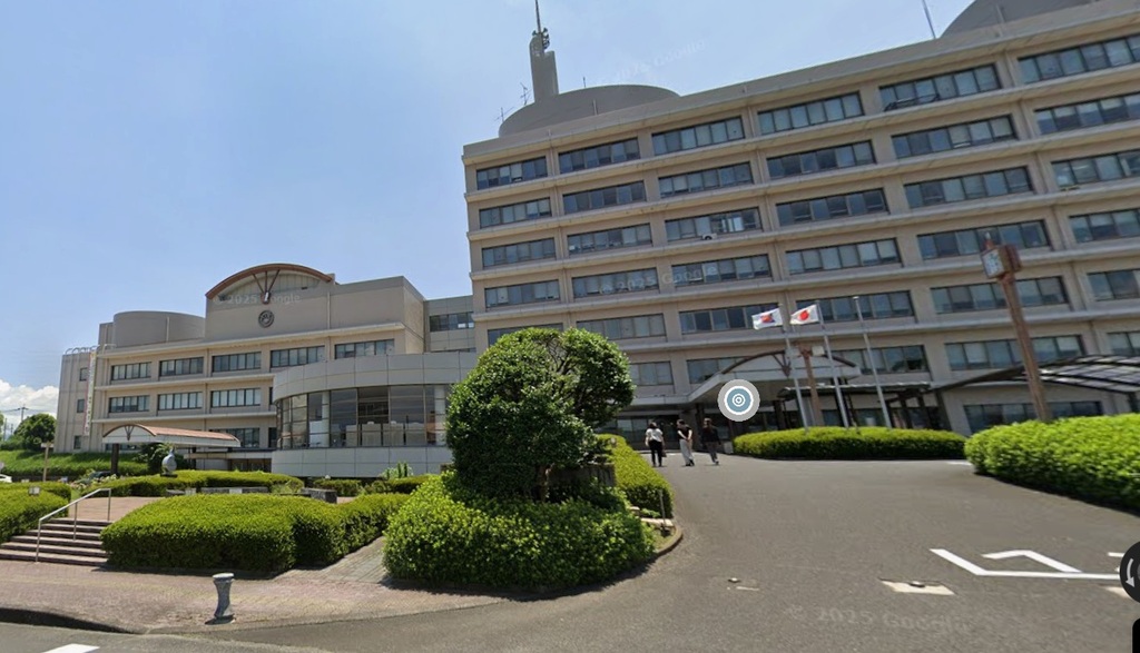 市役所まで徒歩2分