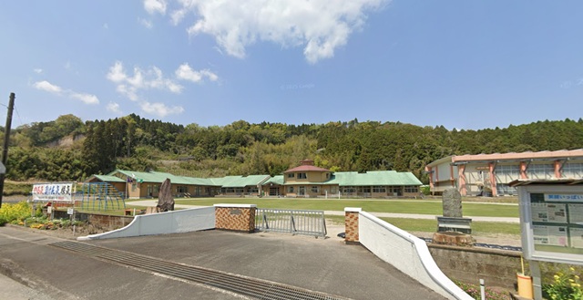 持留小学校